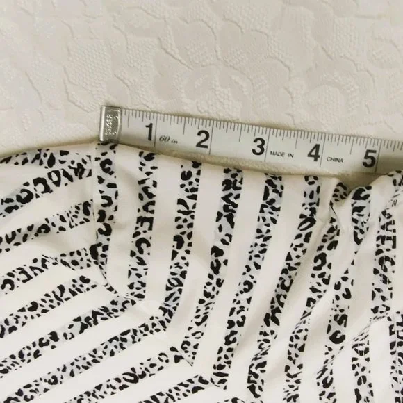 Chico's Zenergy Golf Polo Womens Sz 1 Med Black White Soft Short Sleeve Jersey - Picture 9 of 12